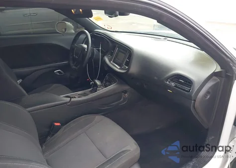 2017 Dodge Challenger Sxt z USA, uszkodzony, nr VIN 2C3CDZAG6HH611468